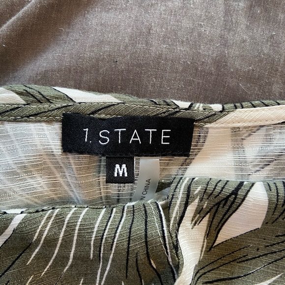 1.State flows tropical button blouse with tie - Picture 4 of 5